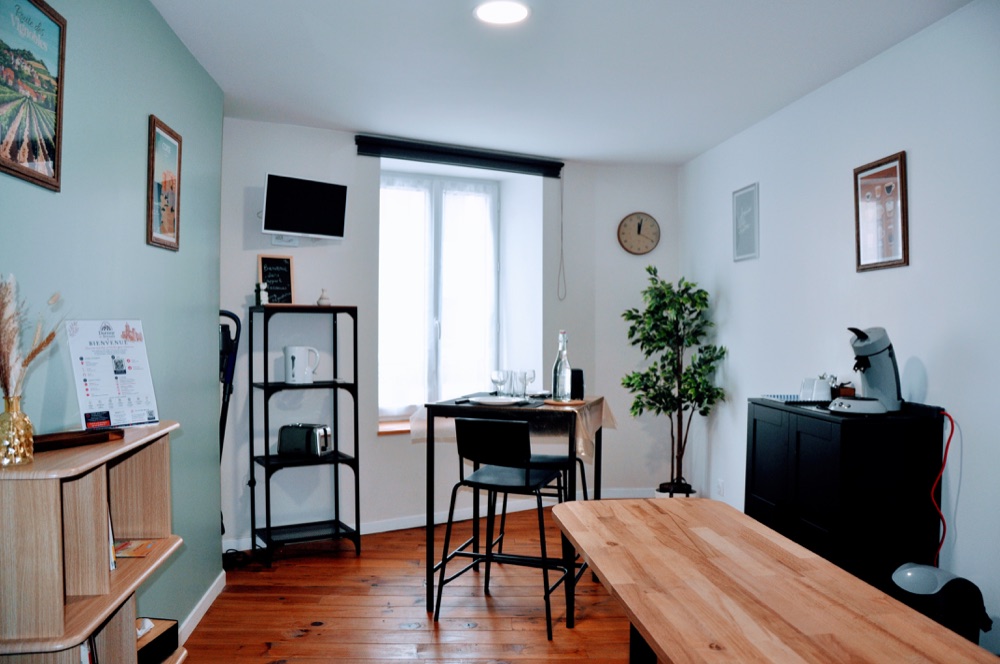 Intérieur spacieux du logement Esprit Vacances à Fontannes